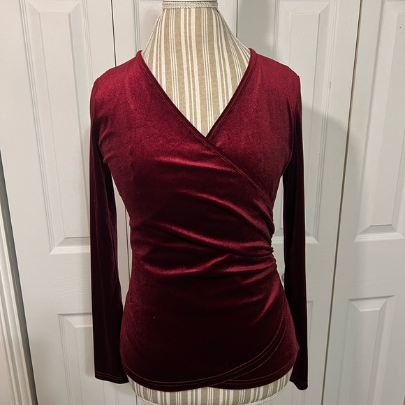 NWOT Guberry Burgundy Deep V Neck Long Sleeve Velvet Top - Picture 2 of 8
